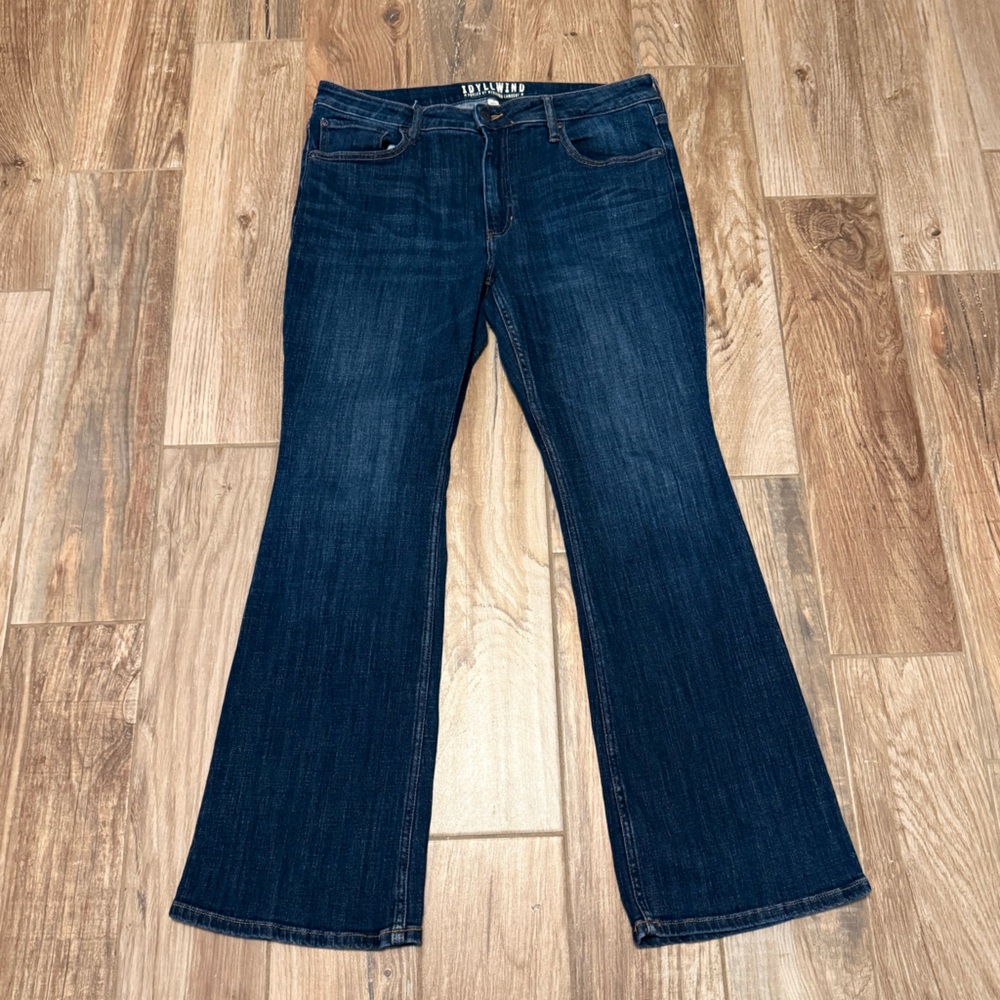 Idyllwind Women's Rebel Mid Rise Bootcut Denim Jeans